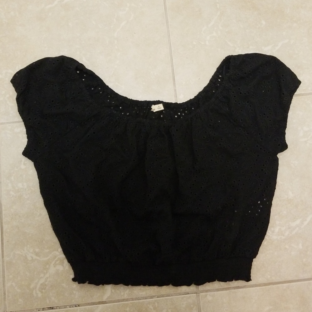 Hollister black crop top medium eyelet